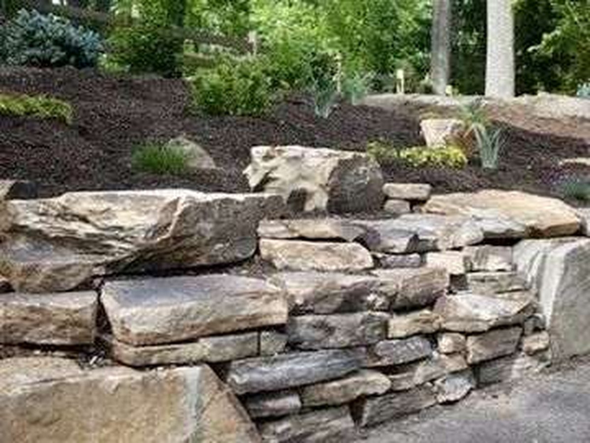 Retaining wall construction by Four Seasons
