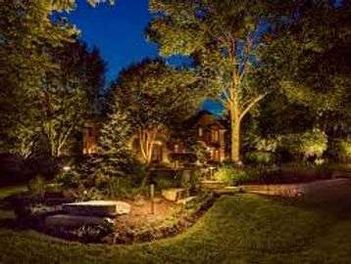 Landscape lighting by Four Seasons